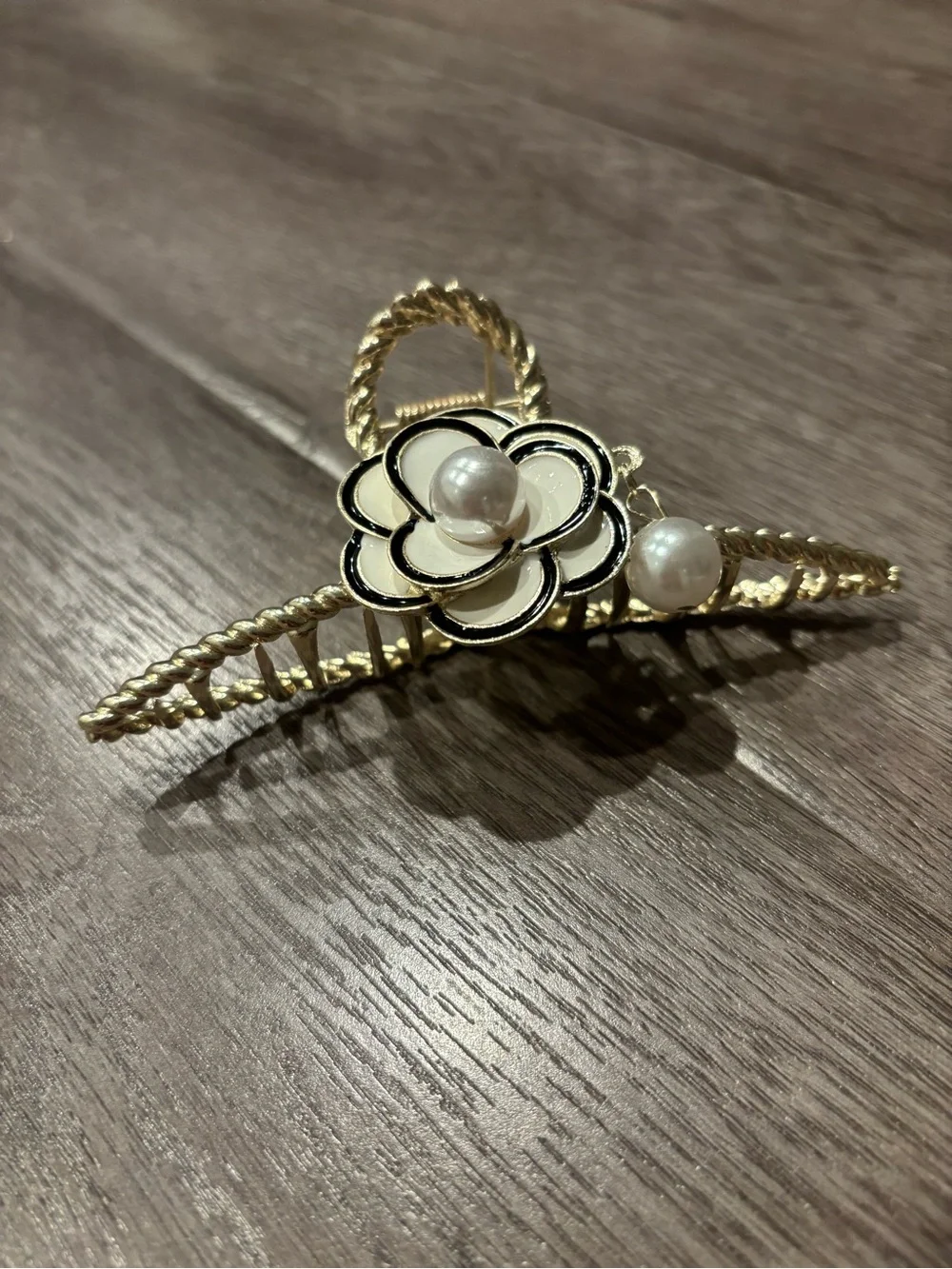 NWT White & Gold Camellia Flower Hair Claw Clip w/ Pearl Accent
